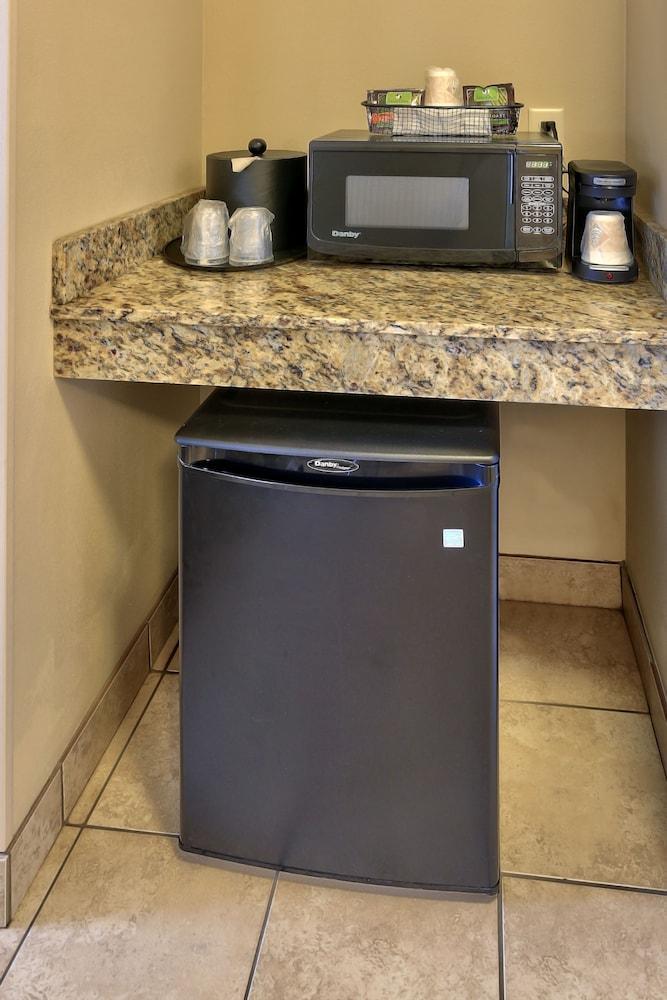 By Ihg Roswell