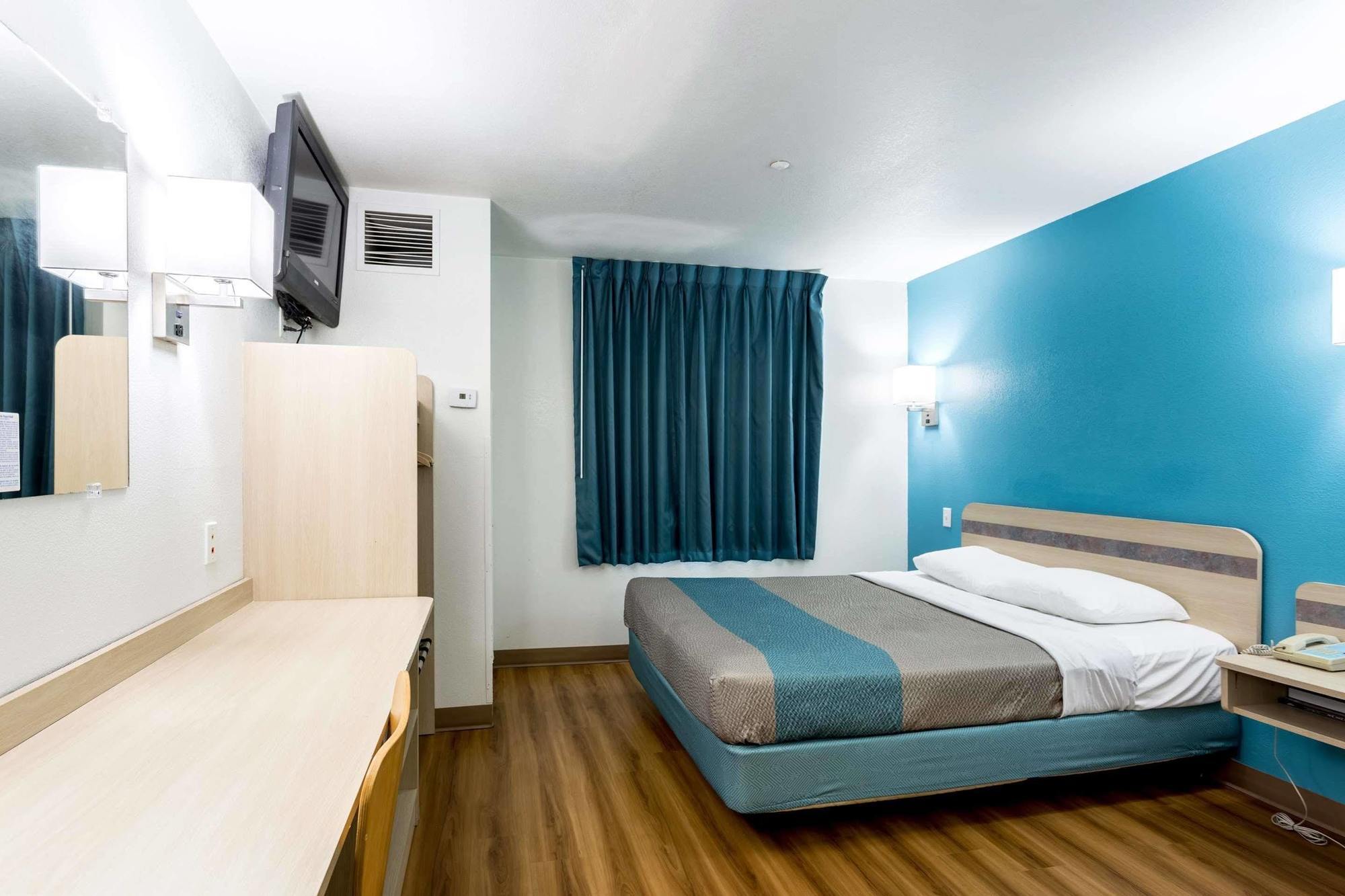 By Ihg