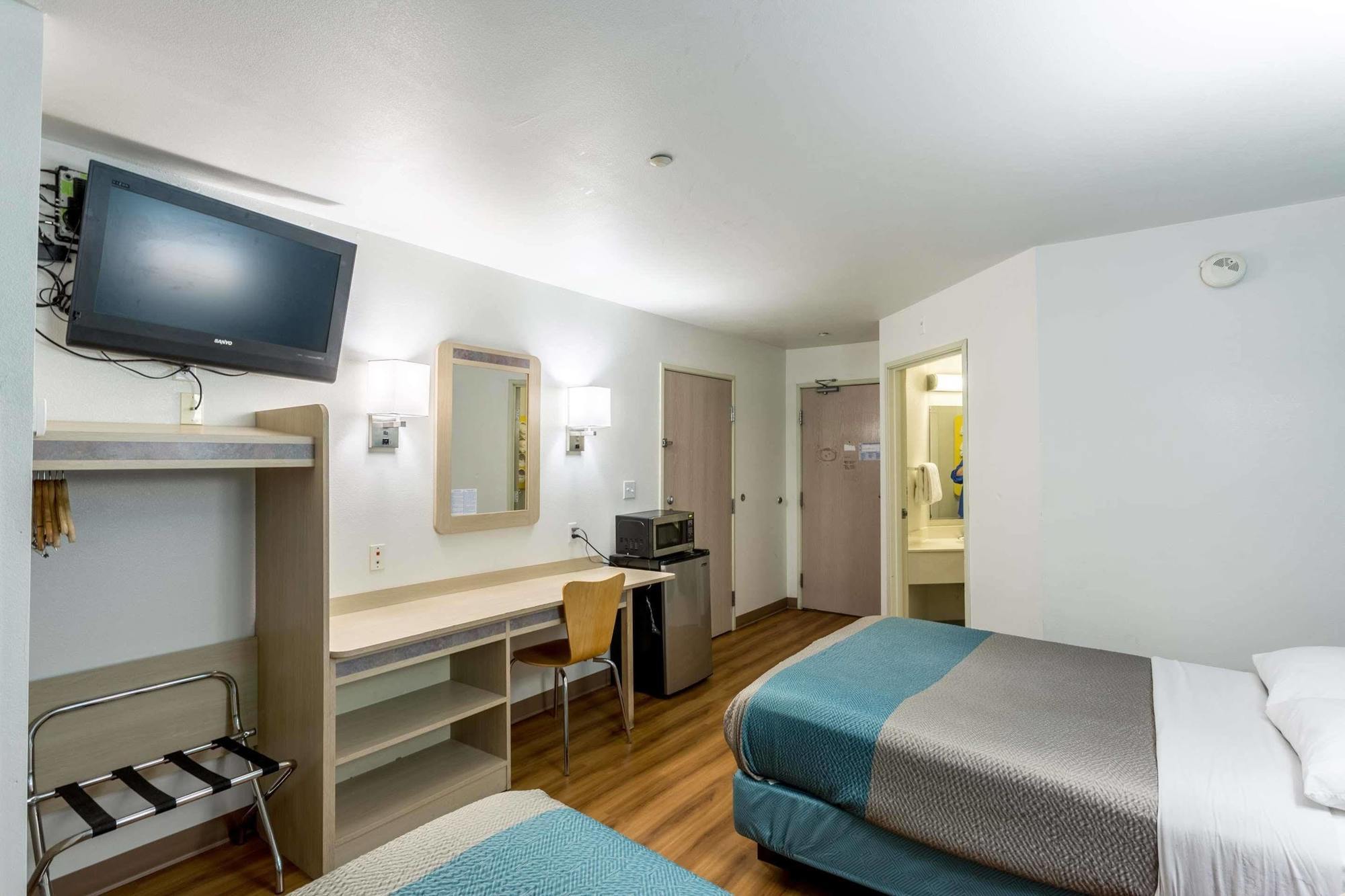 Hotel By Ihg 3*