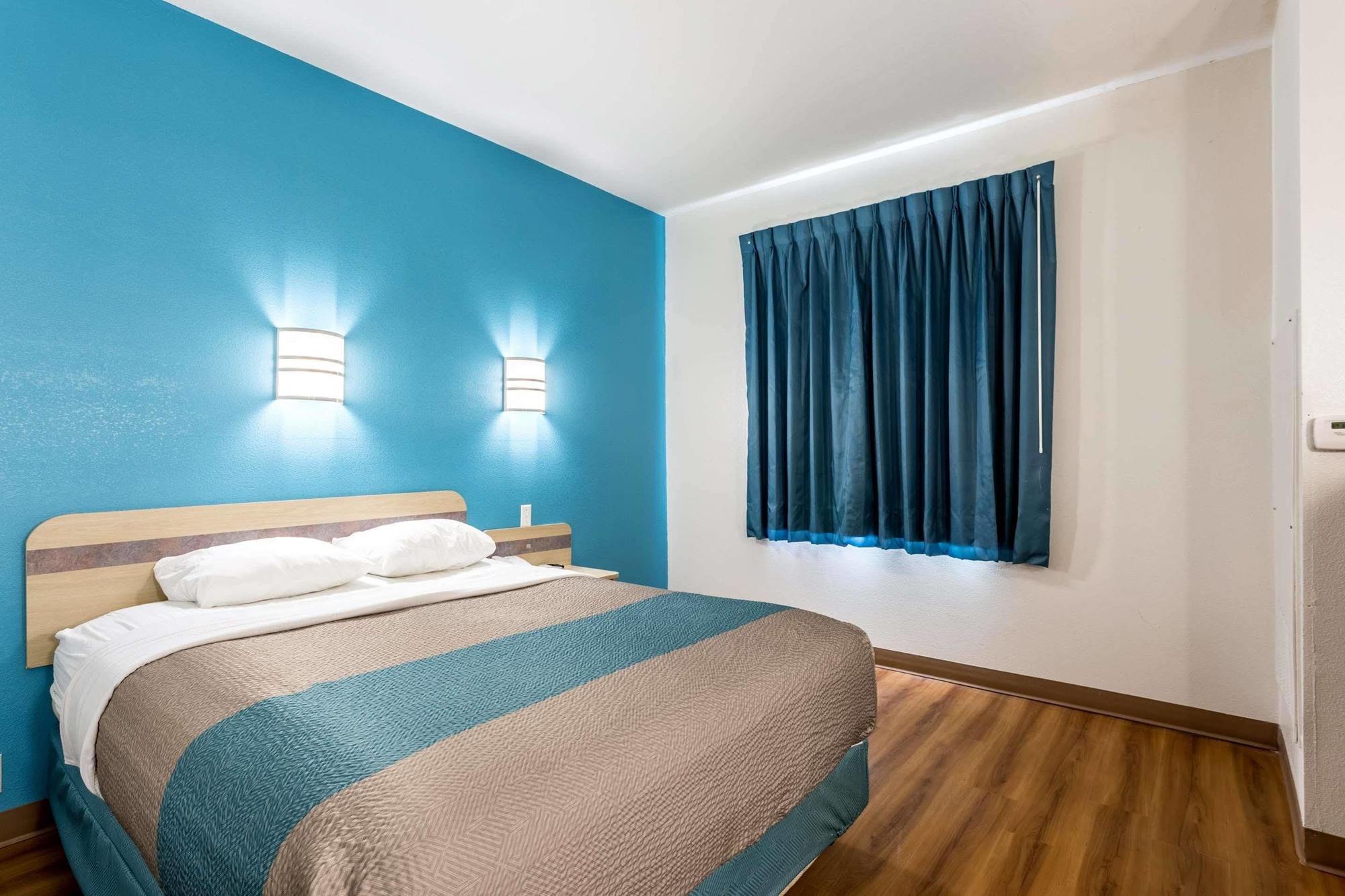 Hotel By Ihg 3*