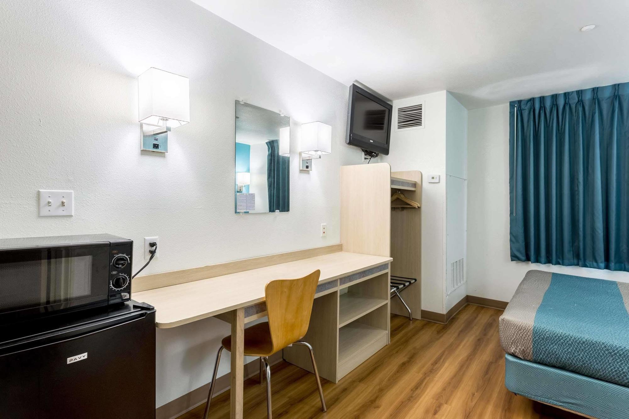 Hotel By Ihg 3*