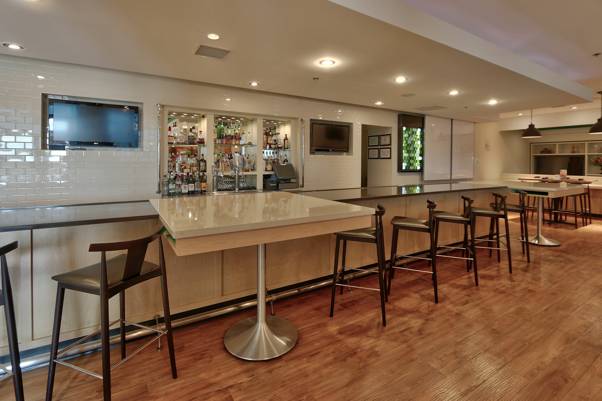 Hotel By Ihg
